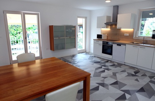 Izola Apartment | Elegant Three-Bedroom Villa