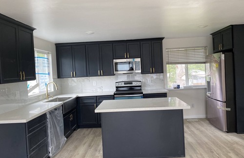 Eastside Apartment | Elegant three bedroom unit with two bathrooms