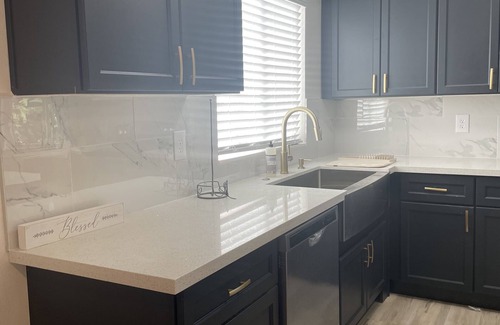 Eastside Apartment | Elegant three bedroom unit with two bathrooms