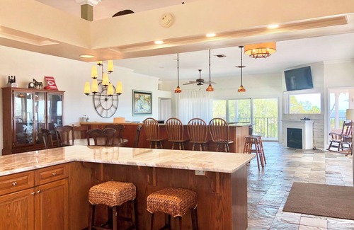 Sebastian Hotel | Elegant Top-Floor Penthouse - 3BR/3BA - Panoramic Views - Boutique Hotel Setting