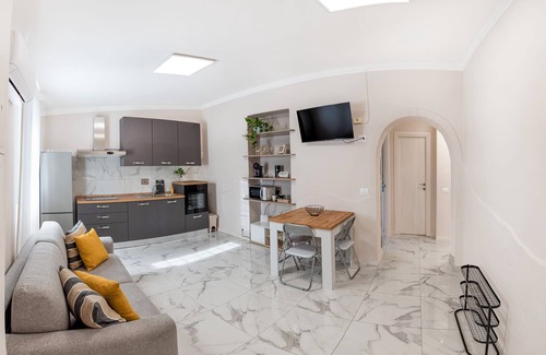 Borghesiana Apartment | Elegant tourist accommodation facing metro C