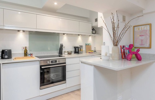 Leamington Spa House | Elegant Townhouse&Basement in Leamington