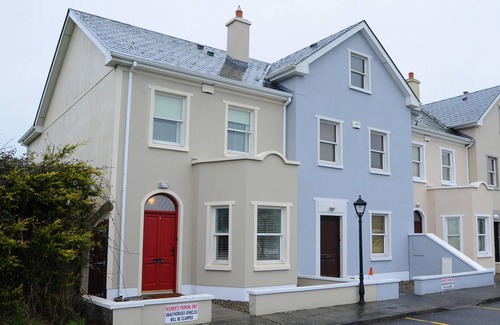 Galway City Centre House | Elegant Town House with parking