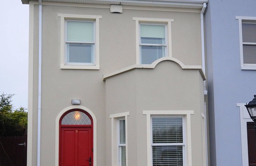 Galway City Centre House | Elegant Town House with parking
