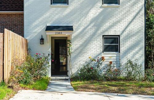 Tallahassee House | Elegant Townhome Retreat with King Bed Near I-10, Capitol, FSU & FAMU