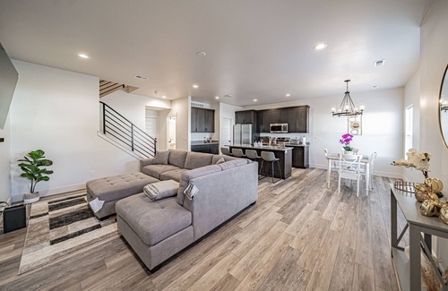 Ammon House | Elegant Townhouse in Ammon, Idaho