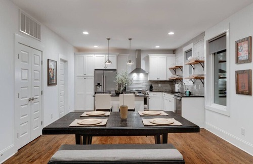 Berry Hill House | Elegant Townhouse Near Broadway