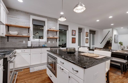 Berry Hill House | Elegant Townhouse Near Broadway
