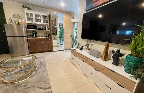 Country Walk Apartment | Elegant Tranquil Restful Oasis with Pure Serenity Pool and Garden