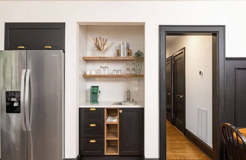 Dilworth House | Elegant Tudor Retreat in the Heart of Dilworth