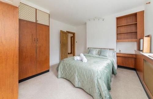 Canons House | Elegant Tudor Venue