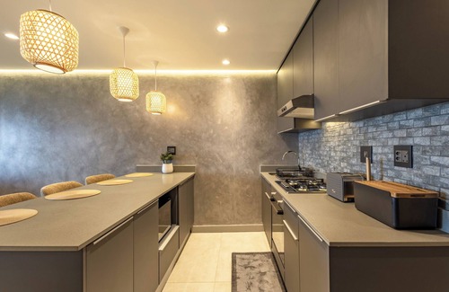 Umhlanga Ridge Apartment | Elegant Umhlanga 2-Bed with Hillside and Ocean Views