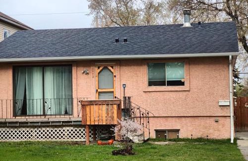 Forest Lawn House | Elegant upper unit bungalow - 10 mn from downtown