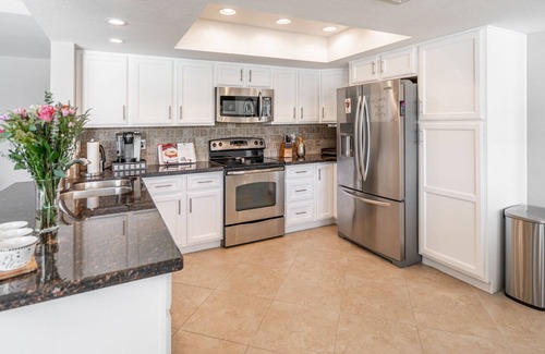 Sunset Ridge House | Elegant Vacation Dream Home w/Backyard Paradise!