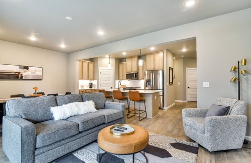 Pleasant Valley House | Elegant Vancouver Townhome - 18 Mi to Portland