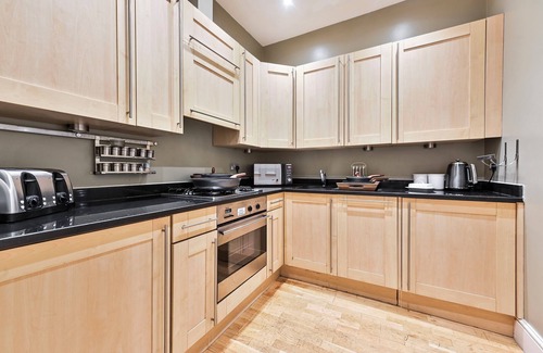 Redcliffe Apartment | Elegant Victorian Flat Near Chelsea Embankment