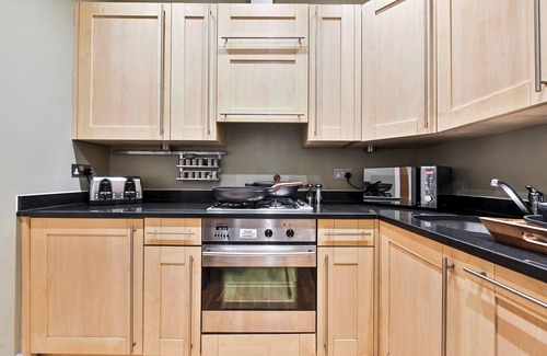 Redcliffe Apartment | Elegant Victorian Flat Near Chelsea Embankment