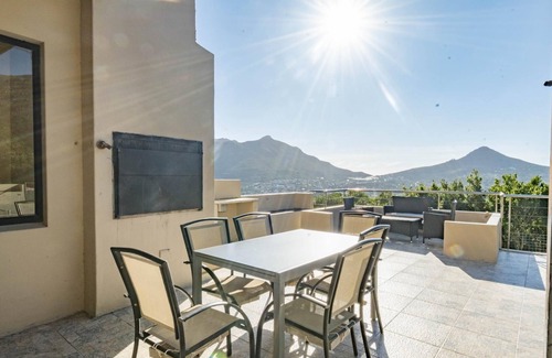 Scott Estate Villa | Elegant Villa Escape in Hout Bay – Views & Pool