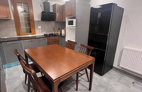 Ariana House | Elegant Villa Floor with 2 Balconies, 10min Airport