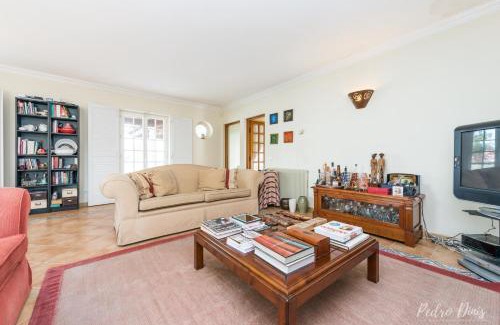 Sao Simao Villa | Elegant Villa in Azeitão with Pool