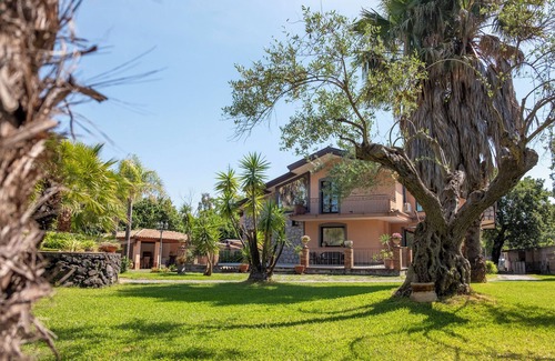 Aci Sant'Antonio Villa | Elegant villa in the green of a forest on main road ta Taormina and Catania
