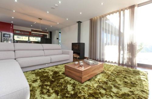 Vieira do Minho Villa | Elegant Villa Near Vieira do Minho with Pool