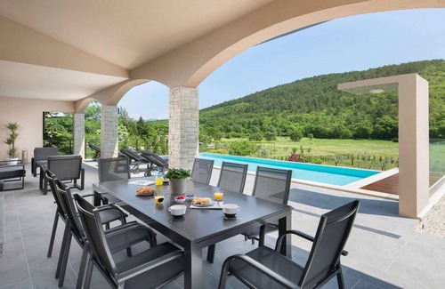 Ripenda Verbanci House | Elegant Villa Near the Beach