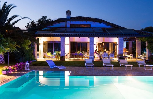 San Costanzo Villa | Elegant Villa with pool with whirlpool area, located in San Costanzo, only 5 km from the sea