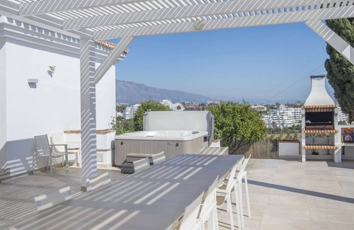 Puerto Banus Villa | Elegant Villa with Private Jacuzzi - Marbella