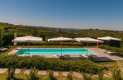Fontanile Villa | ELEGANT VILLA WITH SPECTACULAR VIEW ON THE UNESCO VINEYARDS