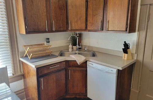 Old East Dallas Apartment | Elegant Vintage-Style Apartment within a Historical Building