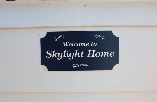 Oak Park House | Elegant. Walk Downtown. King Bed. Bikes! Skylight!