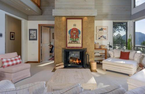 Eastsound House | Elegant Water View, Walk To Moran State Park