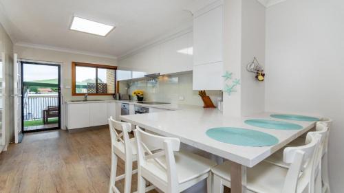 Bongaree House | Elegant Waterfront Gem where the Ocean meets the Canal!