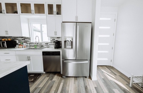 North Hollywood House | ELEGANT, WELL-APPOINTED 3-BEDROOM HOME WITH PRIVATE HOT TUB BUILT IN 2020 (p26)