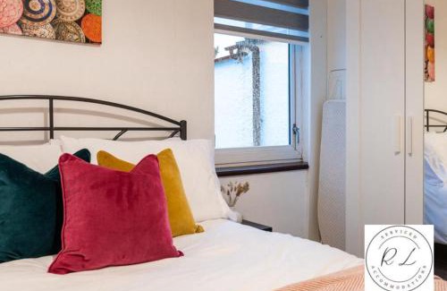 Wigston Apartment | Elegant Wigston Getaway - Modern Comfort & Free Parking