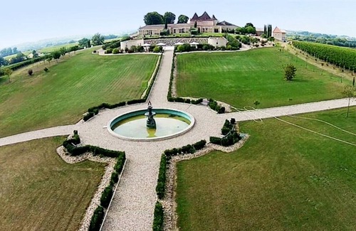 Fougueyrolles Apartment | Elegant Wine Estate: Stunning Views, Heated Pool & Wi-Fi
