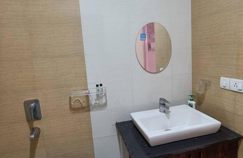 Kolkata Apartment | Elegant Xanadu Studio 604 -Pool, Airport, CC2 Mall
