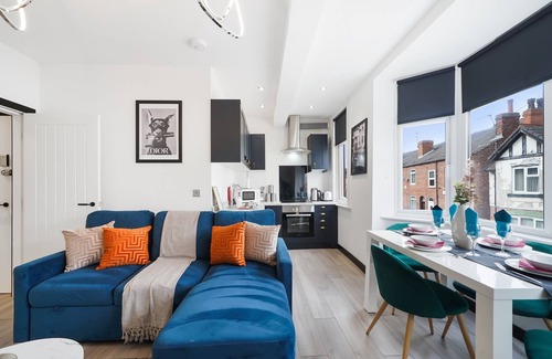 Castleford House | Elegant Yorkshire Abode - Great Location - Sleeps 19