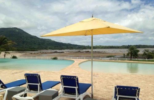Tumba Vieja Apartment | Elegante apartamento discreto, con playa y piscina
