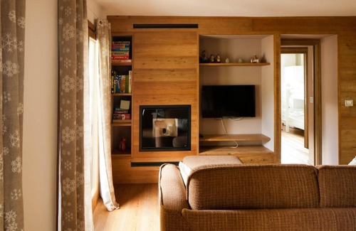 Gressan Apartment | Elegante attico sulle piste di Pila