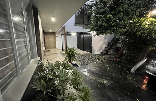 San Rafael Arriba House | Elegante Casa de 4 Habitaciones a Solo 15 Minutos del Corazón de la Ciudad