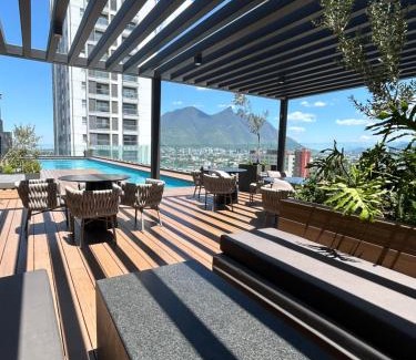 Monterrey Centro Apartment | Elegante loft apartment Paseo Santa Lucia king size bed, alberca, gym, parking, kids club