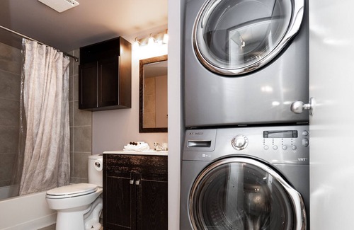 Fort Gary Apartment | Elegantly Designed 2 Bedroom Condo (Parking)