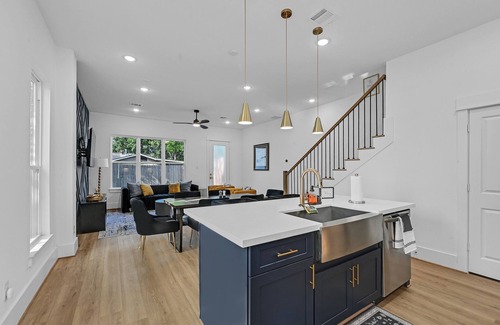 OST - South Union House | Elegantly furnished 3-bedroom house near Houston Medical Center and NRG Stadium