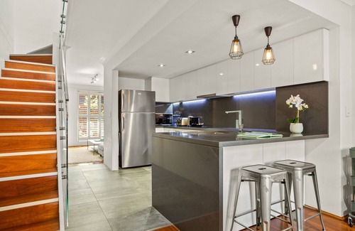 Chippendale Apartment | Elegantly Modern 2-Bed In The Heart of Chippendale