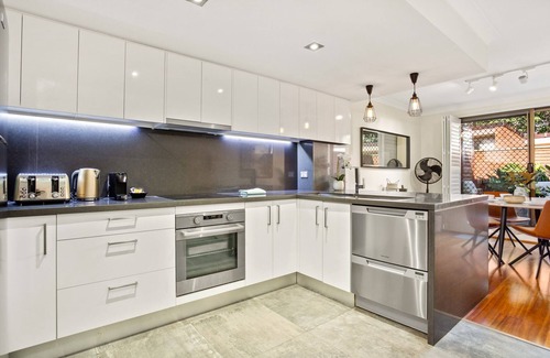 Chippendale Apartment | Elegantly Modern 2-Bed In The Heart of Chippendale