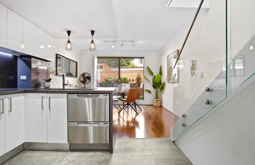 Chippendale Apartment | Elegantly Modern 2-Bed In The Heart of Chippendale
