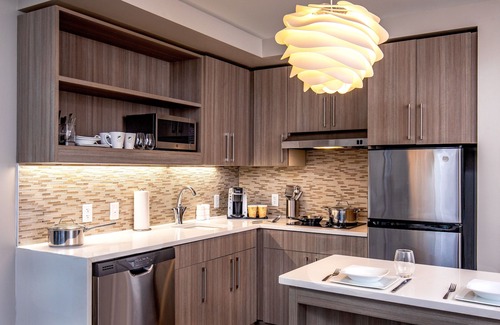 Coliseum Central Hotel | Element Hampton Peninsula Town Center