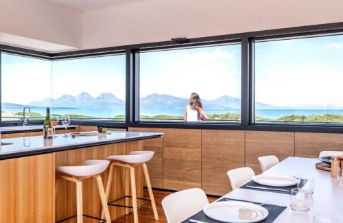 Dolphin Sands House | Elements - Freycinet Holiday Houses